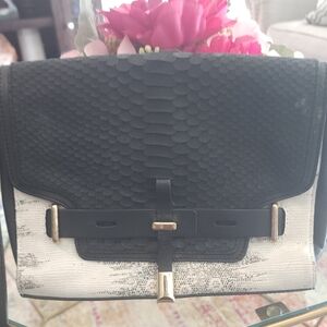Vince Camuto Crossbody Bag - Black & White - Snakeskin